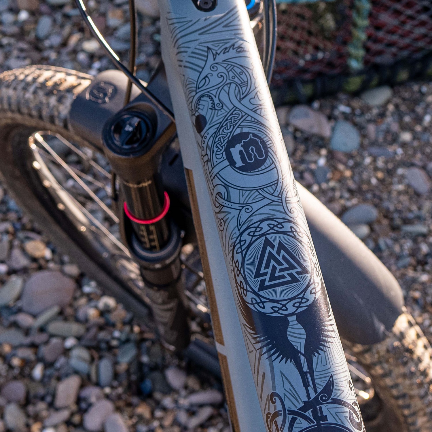 Frame Skinz Viking čierny